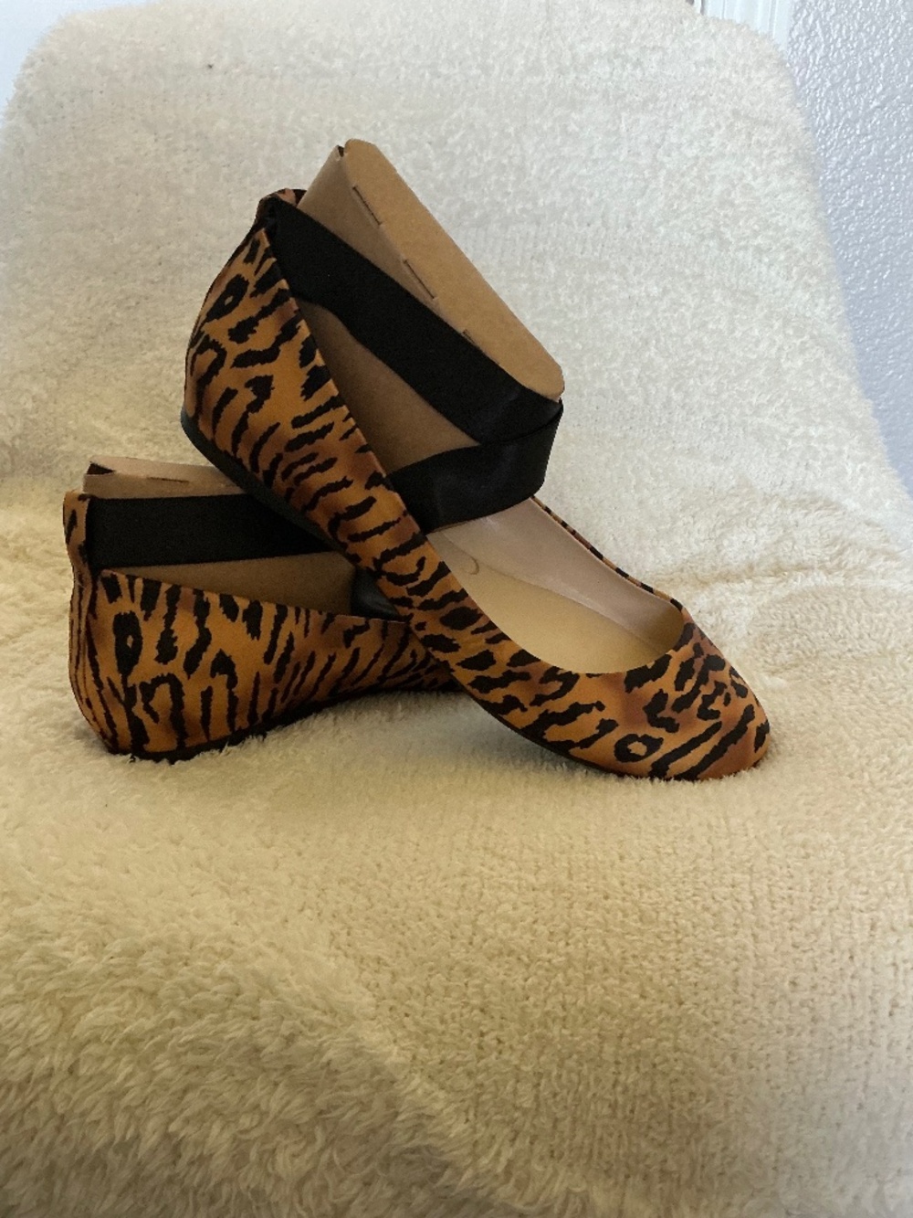 NIB Jessica Simpson Tiger Print Strappy ballet flat, size 8.5